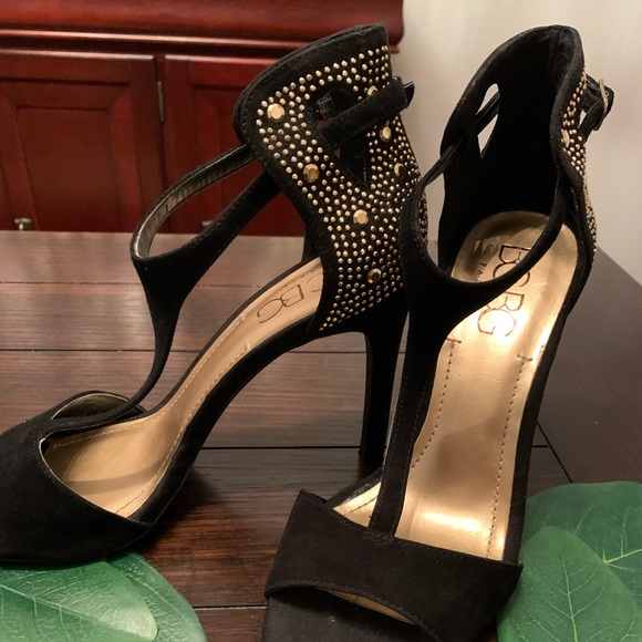 BCBG Paris Black & Gold T-strap Heels Sz 8.5 - Picture 2 of 5